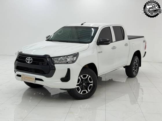 TOYOTA HILUX 2.8 D-4D TURBO DIESEL CD POWER PACK 4X4 MANUAL